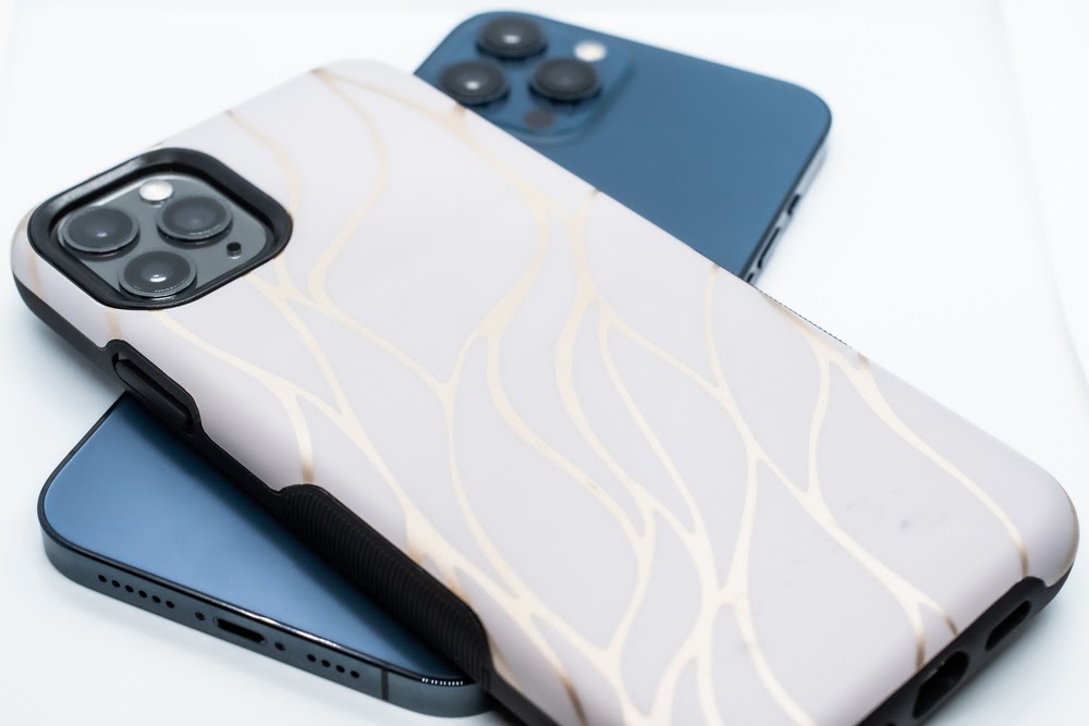 Doua smartphone-uri iPhone 12
