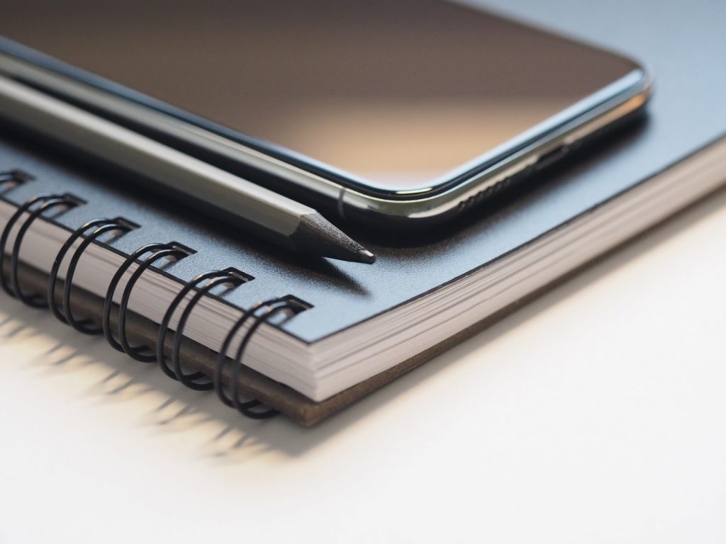Samsung Galaxy Note 10 Plus, telefon Samsung Galaxy Note 10 Plus, smartphone Samsung Galaxy Note 10 Plus, smartphone gri, agenda, creion