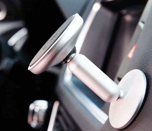 suport auto, suport auto pentru telefon, suport auto cu magnet, suport auto argintiu, bord masina